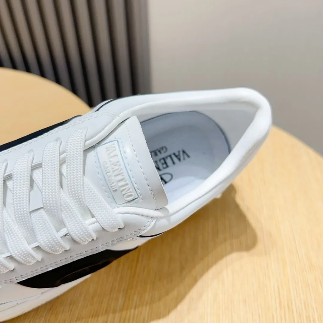 Men's Men's Shoes 💰P520💰[VALENTINO] Huanu Tianlun Fashionable Casual Sports Shoes Original model opening, new models available first! Not high-profile yet avant-garde! Simple, low-key and fashionable, super versatile style, the upper is made of original cowhide, luxurious sheepskin lining craftsmanship, sole: the original sole is specially provided by the original factory and is super comfortable. The version is comfortable on the feet and is so strict on any small area. Size: 38-45 (45 is custom-made and cannot be returned or exchanged)